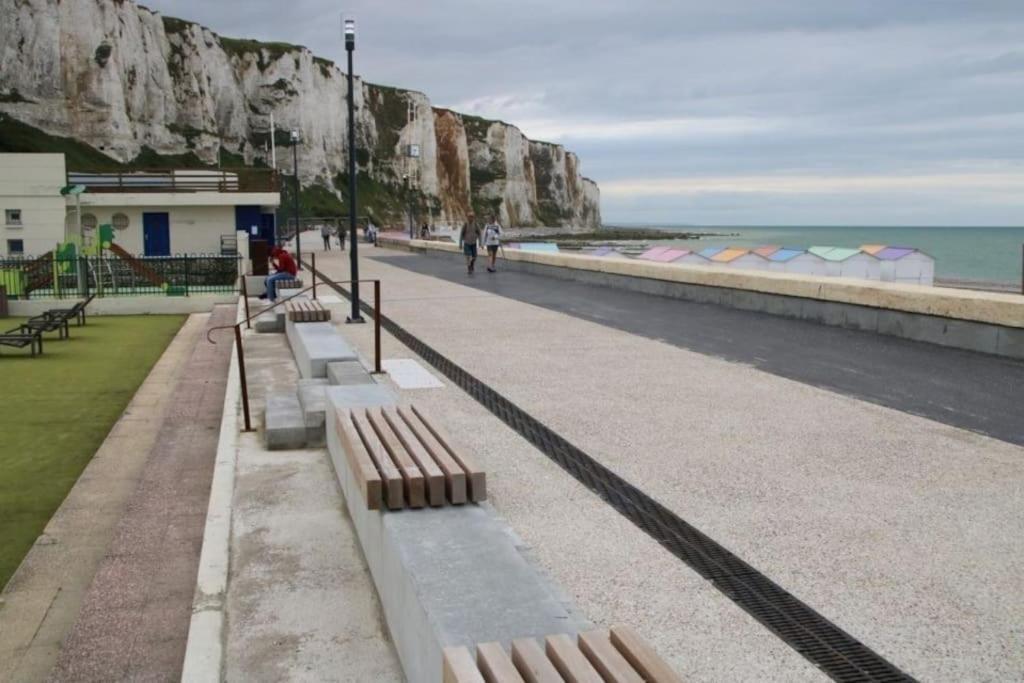 Logement A Deux Pas De La Plage Et Des Commerces Le Treport Exterior photo